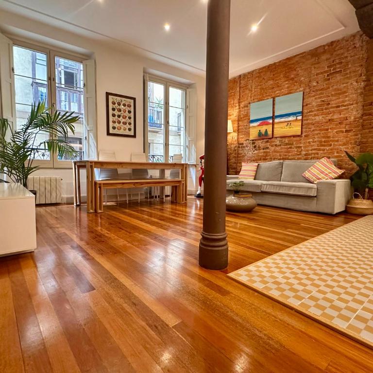 Old Town City Center, Self checkin with AC - Three-Bedroom Premium Apartment - 1
