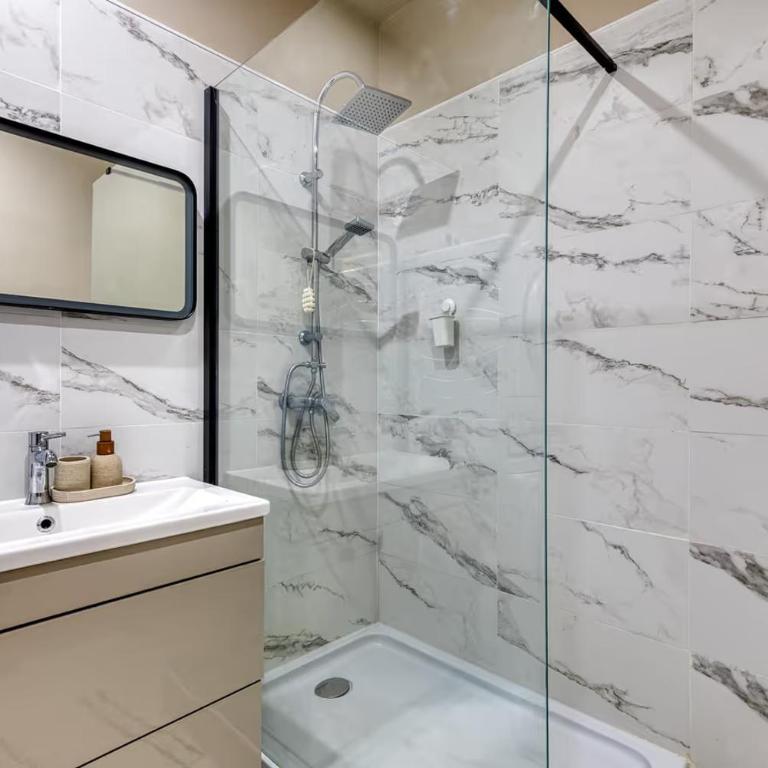 Grand T2 au COEUR DE VILLE avec VUE SUR QUAIS ET MER - One-Bedroom Apartment - 15