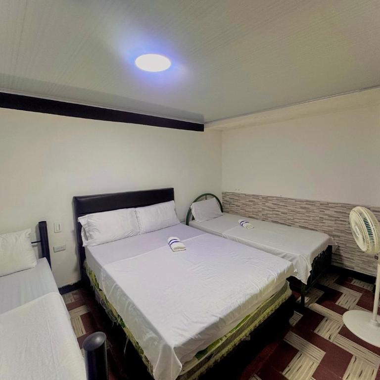 Hotel Bachue Ibagué - Triple Room with Private Bathroom - 1