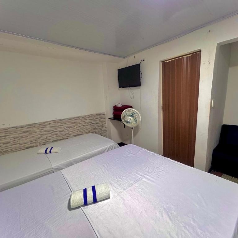 Hotel Bachue Ibagué - Triple Room with Private Bathroom - 2