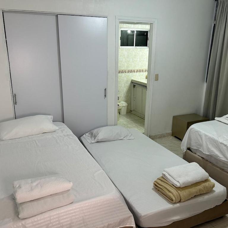 Balcony City Sunset View Sleeps 9 Beach & Pool - Three-Bedroom Apartment - 18