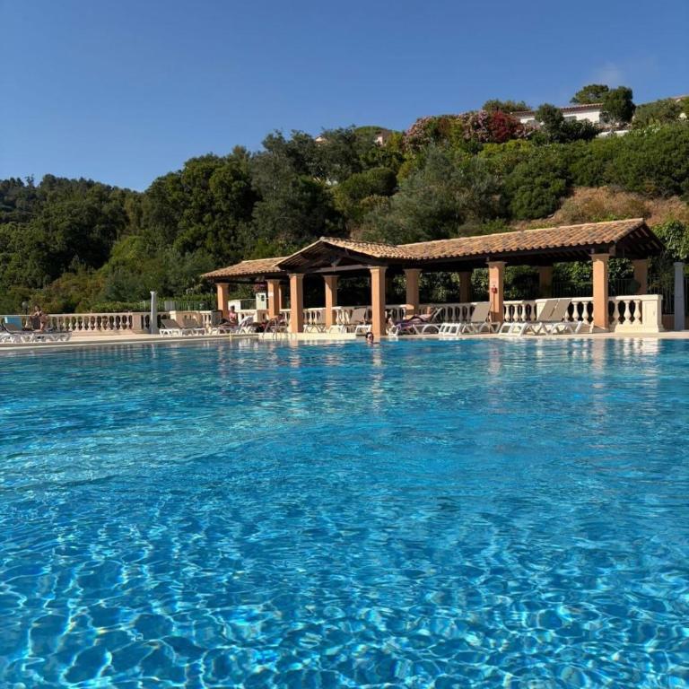 Studio cosy, piscine vue sur Golfe de St-Tropez - Appartement 1 Chambre - 12