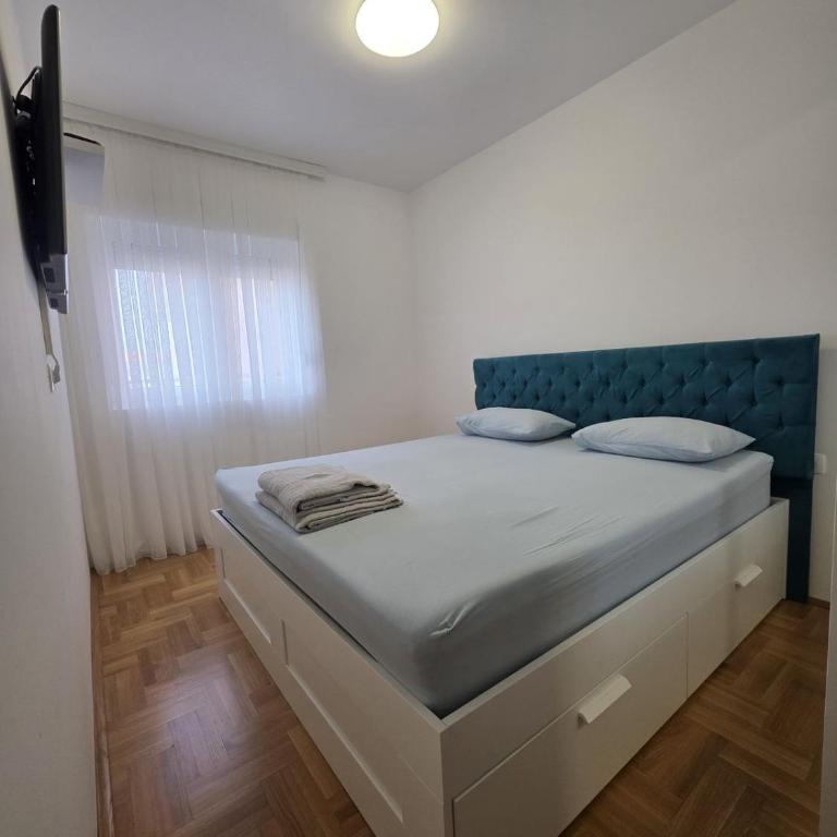 Central Apartment Budva - One-Bedroom Apartment - 8