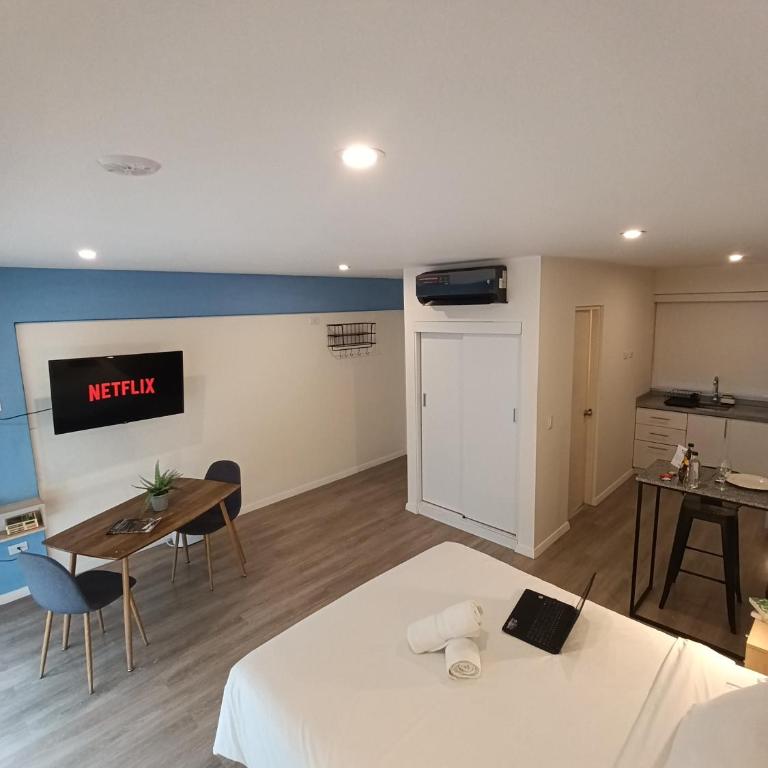 Quark Apartments - Studio with Balcony - 8