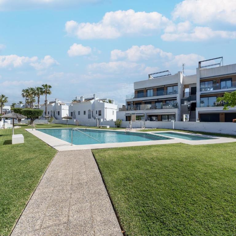 Stylish home in Orihuela Costa with pool - Casa Vacacional de 3 dormitorios - 1