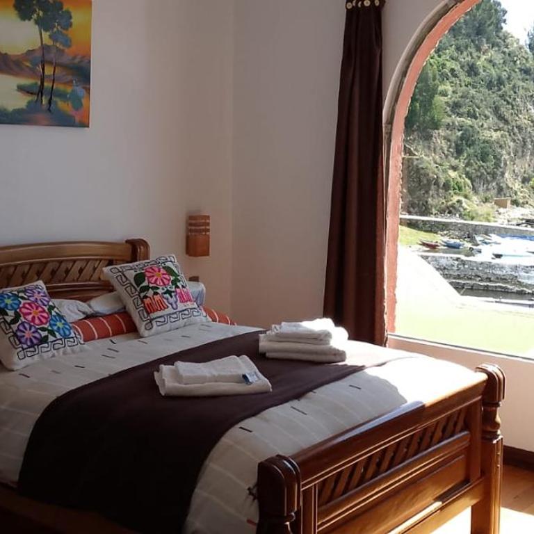 Hostal Puerto Yumani - Family Room with Lake View - 1