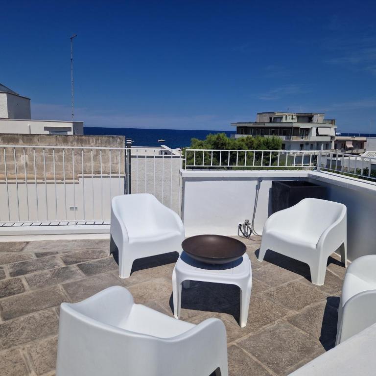Domus Divina & Domus Elegans Fronte Mare by Gessicaholiday - Two-Bedroom Apartment with Balcony - 6