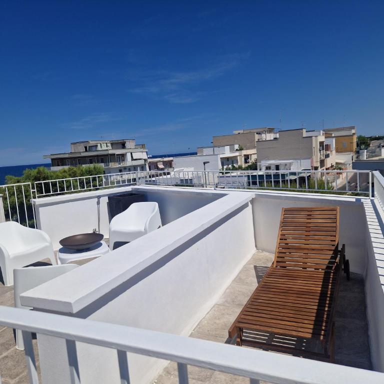 Domus Divina & Domus Elegans Fronte Mare by Gessicaholiday - Two-Bedroom Apartment with Balcony - 23