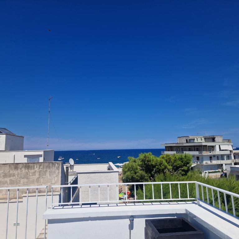 Domus Divina & Domus Elegans Fronte Mare by Gessicaholiday - Two-Bedroom Apartment with Balcony - 5