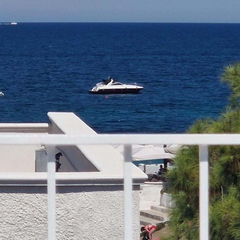 Domus Divina & Domus Elegans Fronte Mare by Gessicaholiday - Two-Bedroom Apartment with Balcony - 24