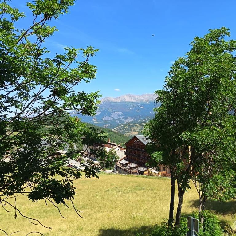 Cocon 2 à 4 personnes refait à neuf VUE MONTAGNE - Appartement 2 Chambres - 4