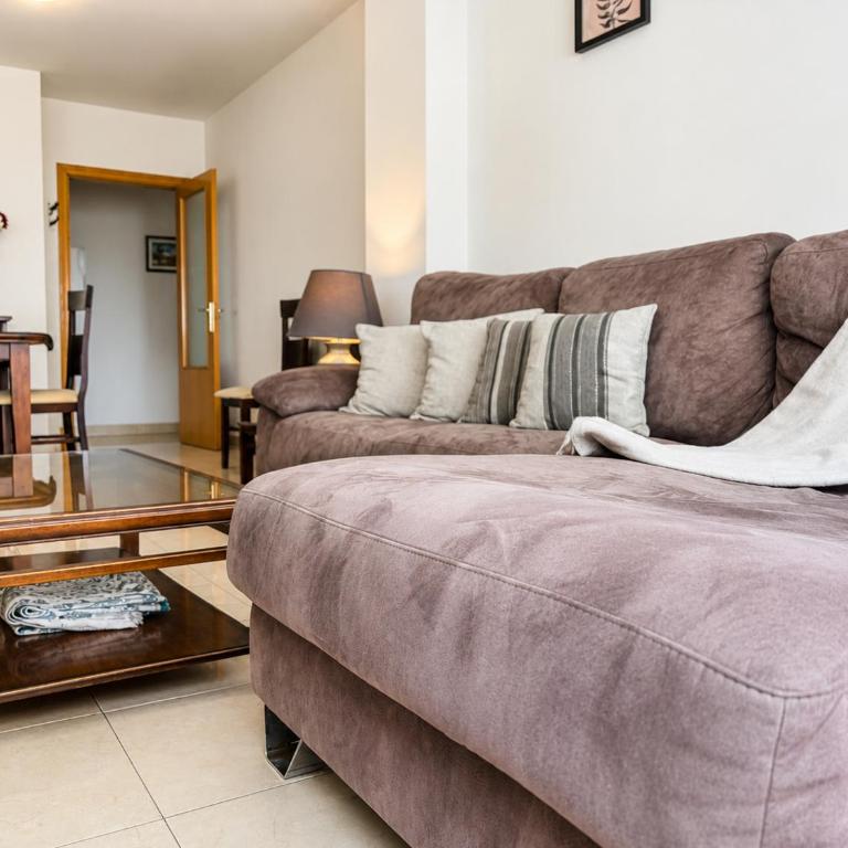 Apartamento "Bella Bahía" - over 25 years old & Families - Swimming Pool - Parking - Tranquility - Good Conections - Appartement 3 Chambres - 8