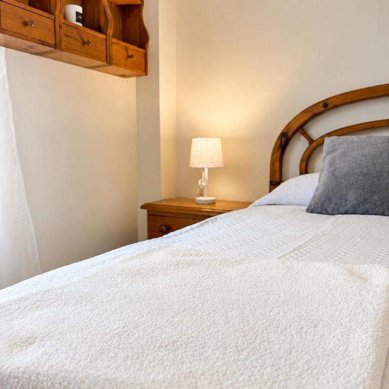 Apartamento "Bella Bahía" - over 25 years old & Families - Swimming Pool - Parking - Tranquility - Good Conections - Appartement 3 Chambres - 12