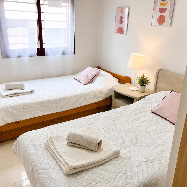 Apartamento "Bella Bahía" - over 25 years old & Families - Swimming Pool - Parking - Tranquility - Good Conections - Appartement 3 Chambres - 44