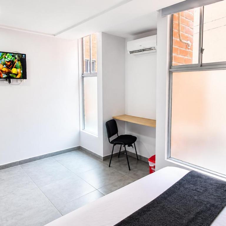 Cold AC, fast Wifi, best Laureles location and rates - One-Bedroom Apartment - 2