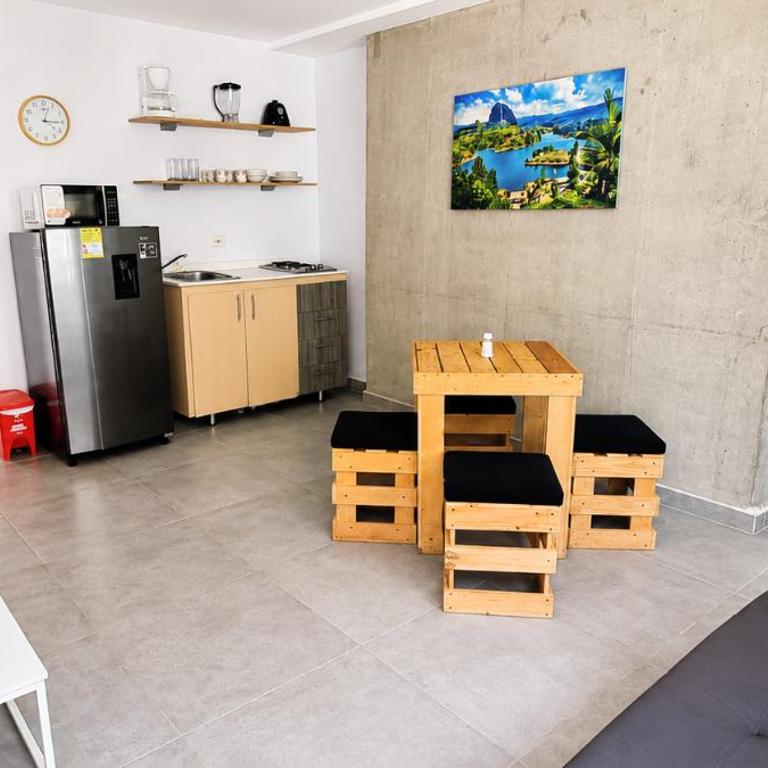 Cold AC, fast Wifi, best Laureles location and rates - One-Bedroom Apartment - 5