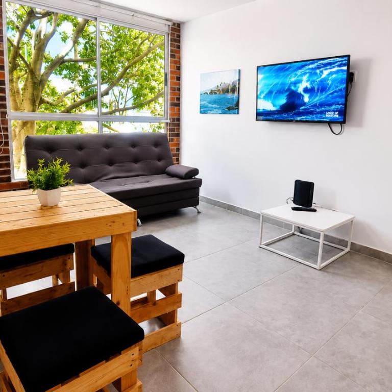Cold AC, fast Wifi, best Laureles location and rates - One-Bedroom Apartment - 14