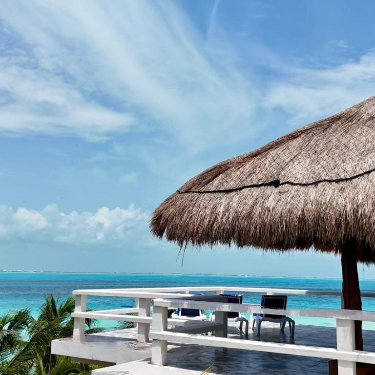 Charly Beach Hotel - Suite con cama extragrande y vistas al mar - 2