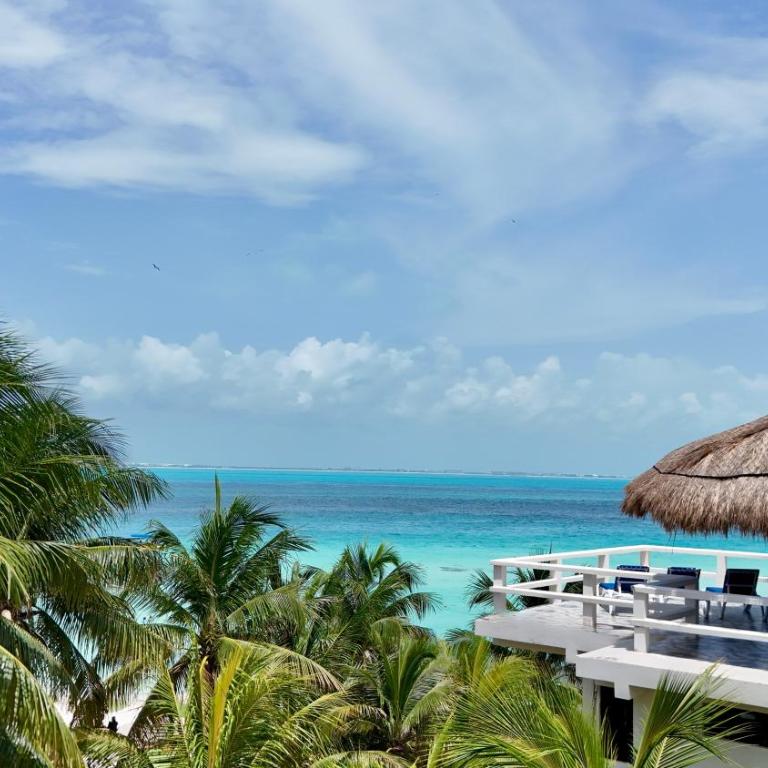 Charly Beach Hotel - Suite con cama extragrande y vistas al mar - 1