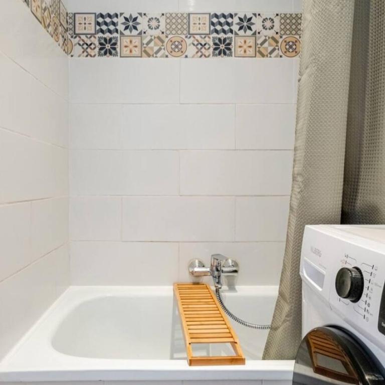 Le Petit Arlésien T2 centre-ville Arles, 4 personnes, chambre et salon séparé - One-Bedroom Apartment - 12