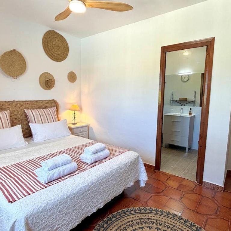 Bohemian villa with pool & mountain view - Villa de 3 dormitorios - 43