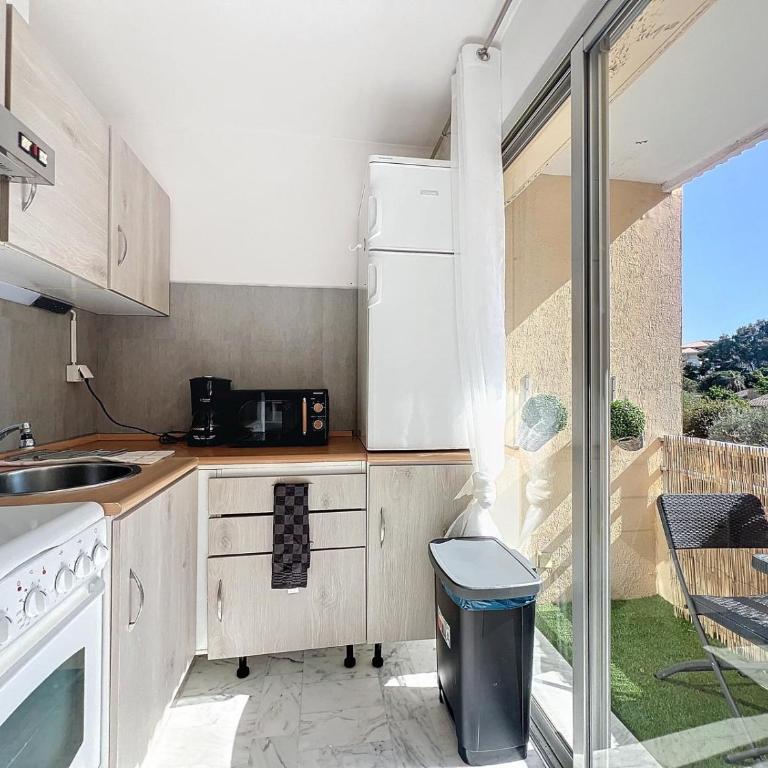 Charmant studio à Port Fréjus à 800 m des plages - Appartement 1 Chambre - 8