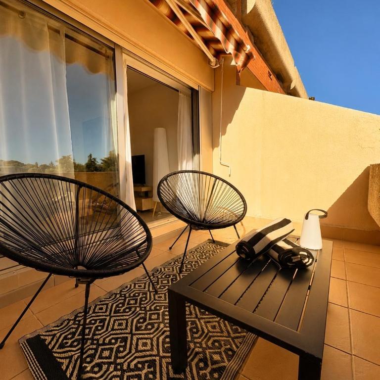 Bright apartment with balcony, pool, and tennis court - Apartamento de 1 dormitorio - 6