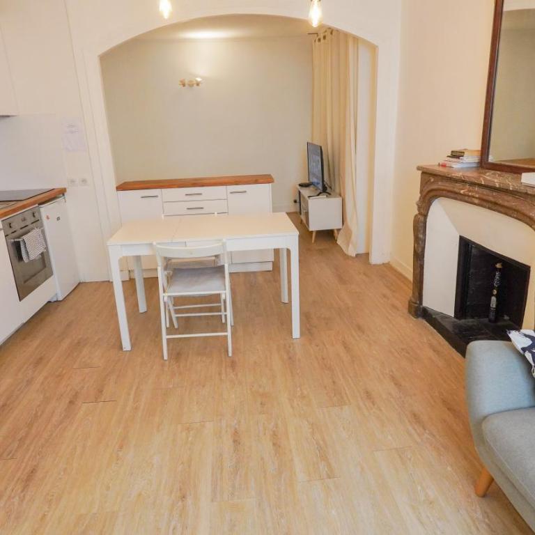 7 Historic Marais Studio near Bastille & metro - One-Bedroom Apartment - 4