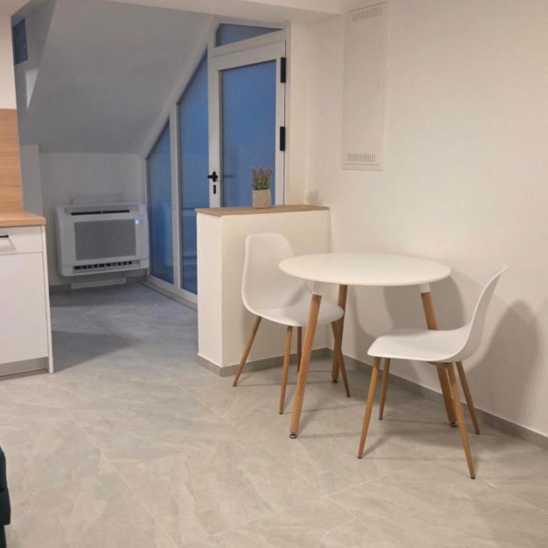 Vila Vesa - Free Secure Garage, Smart Access & Modern Comfo - Studio with Terrace - 10