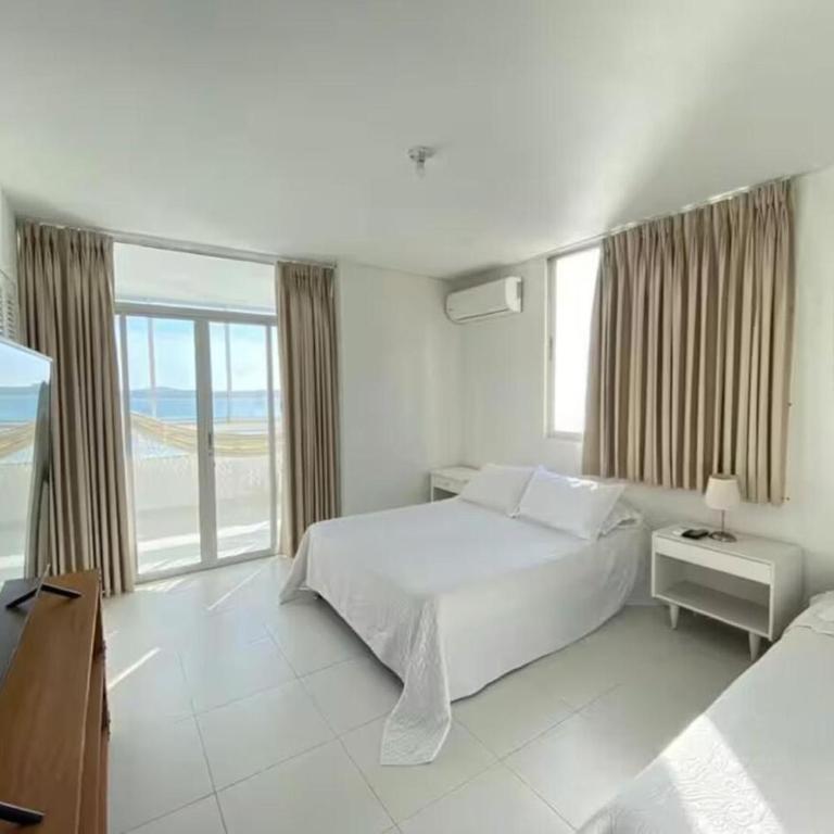 Ocean View Family Home w Pool & Private Beach - Three-Bedroom Apartment - 7