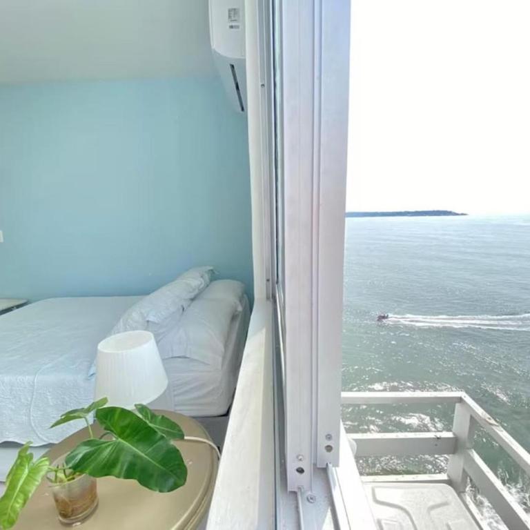Ocean View Family Home w Pool & Private Beach - Three-Bedroom Apartment - 8