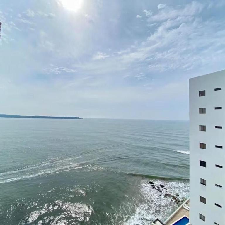 Ocean View Family Home w Pool & Private Beach - Three-Bedroom Apartment - 13