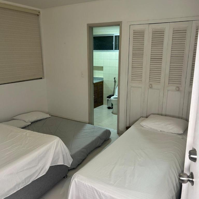 Ocean View Family Home w Pool & Private Beach - Three-Bedroom Apartment - 14