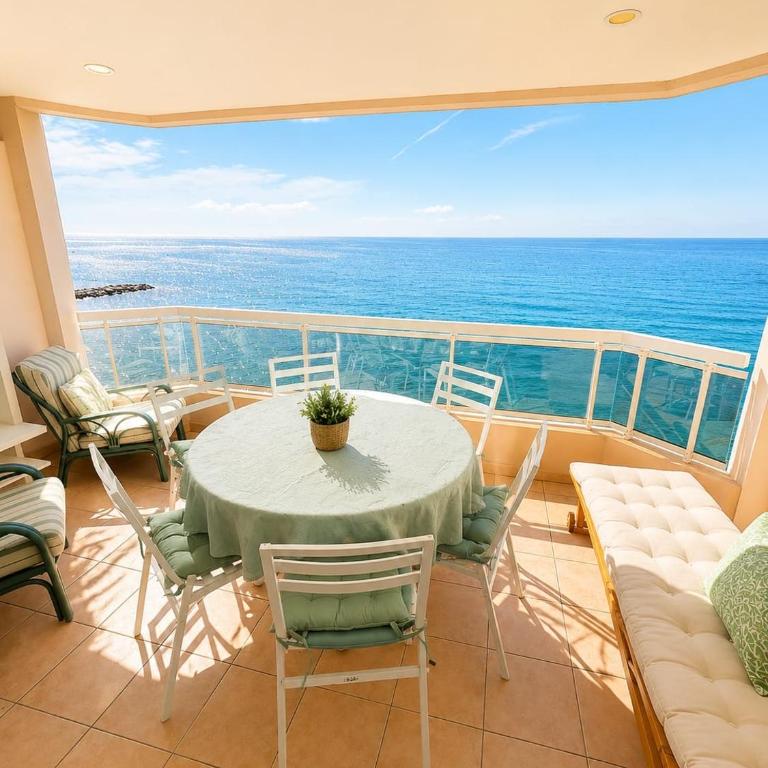 Résidence RIVA - Appartement d'exception en front de mer à Menton - Vue mer exceptionnelle - Grande terrasse - Appartement 2 Chambres - 1