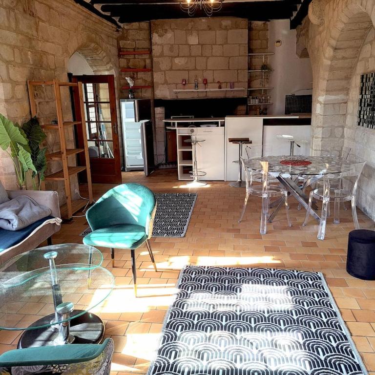 T1 dans un monument historique classé à 20 m de la célèbre place Plumereau - Appartement 1 Chambre - 14