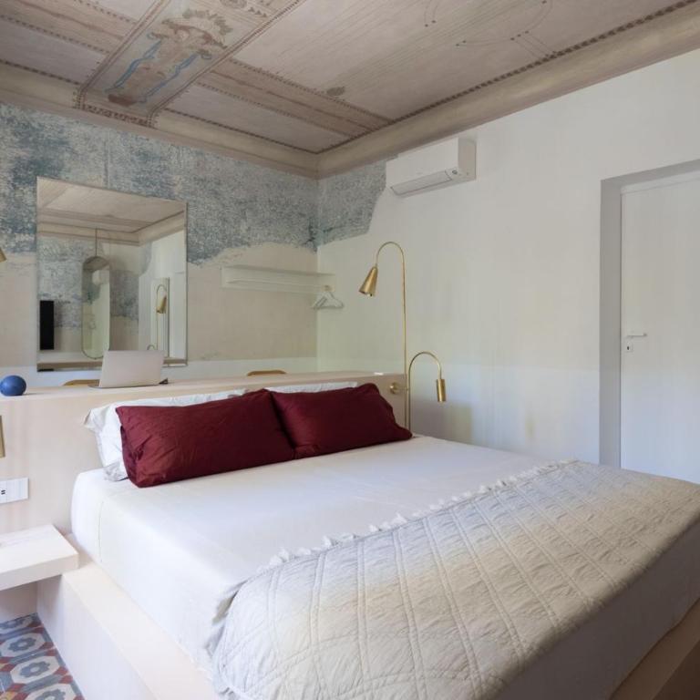Brand NEW Just renovated Charming Suite44 with Jacuzzi in historical building along iconic Stairway - One-Bedroom Apartment - 15