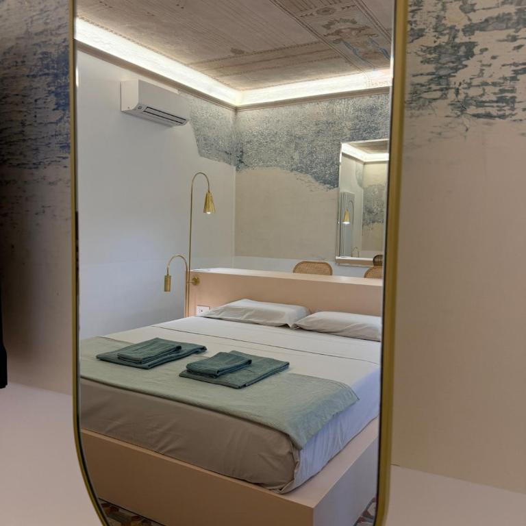 Brand NEW Just renovated Charming Suite44 with Jacuzzi in historical building along iconic Stairway - One-Bedroom Apartment - 31