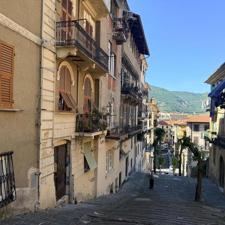 Brand NEW Just renovated Charming Suite44 with Jacuzzi in historical building along iconic Stairway - One-Bedroom Apartment - 40