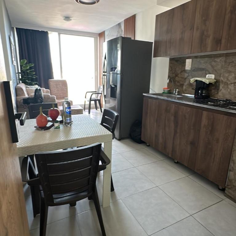 Apartamento moderno elegante y apto para familias cerca de la playa - Three-Bedroom Apartment - 1