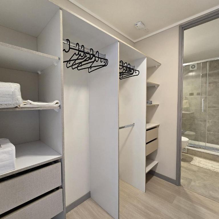 Rbk° Depto nuevo proyecto 2025 a pasos del metro - One-Bedroom Apartment - 9