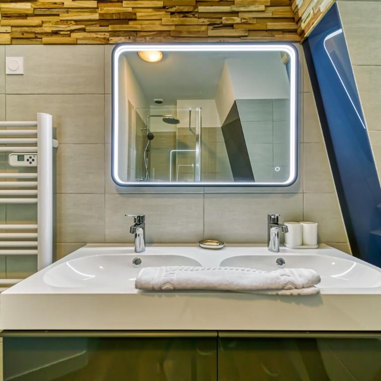 Elegance - Three-Bedroom Apartment - 15