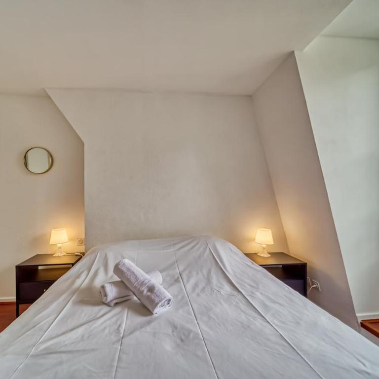 Elegance - Three-Bedroom Apartment - 17