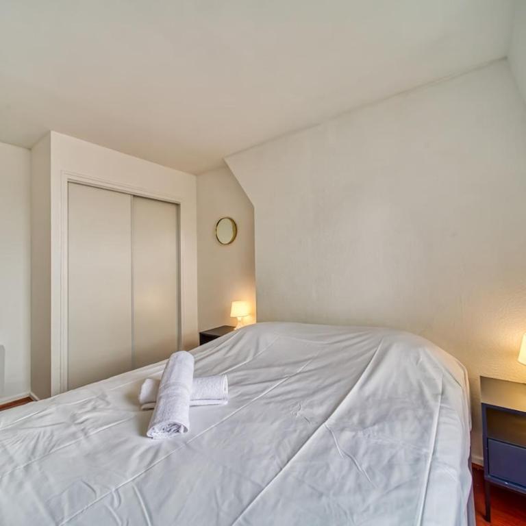 Elegance - Three-Bedroom Apartment - 23