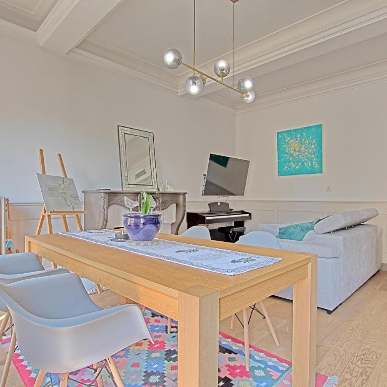 Les Appartements des Iles, proche Croisette et Palais - Two-Bedroom Apartment with Balcony and Terrace - 2