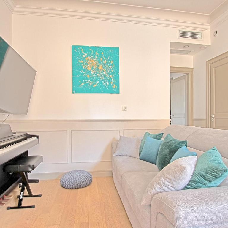 Les Appartements des Iles, proche Croisette et Palais - Two-Bedroom Apartment with Balcony and Terrace - 15