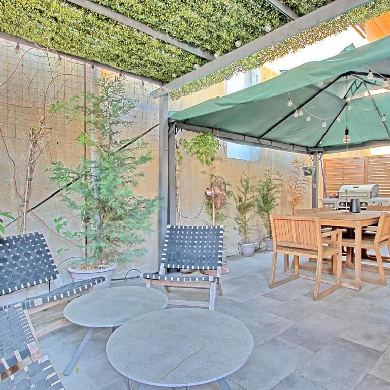 Les Appartements des Iles, proche Croisette et Palais - Two-Bedroom Apartment with Balcony and Terrace - 1