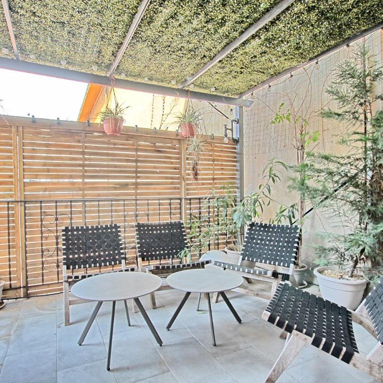 Les Appartements des Iles, proche Croisette et Palais - Two-Bedroom Apartment with Balcony and Terrace - 17