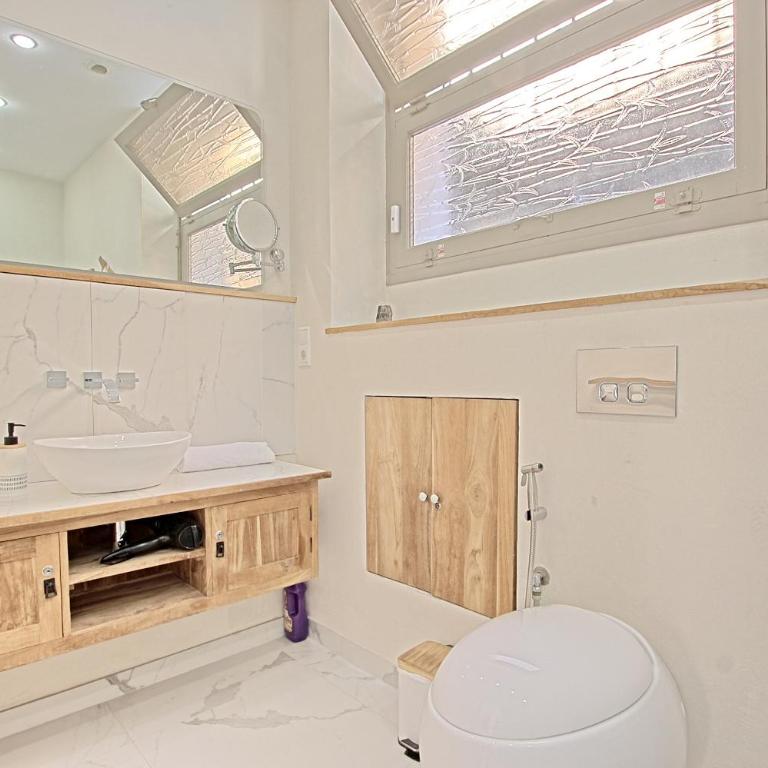 Les Appartements des Iles, proche Croisette et Palais - Two-Bedroom Apartment with Balcony and Terrace - 20