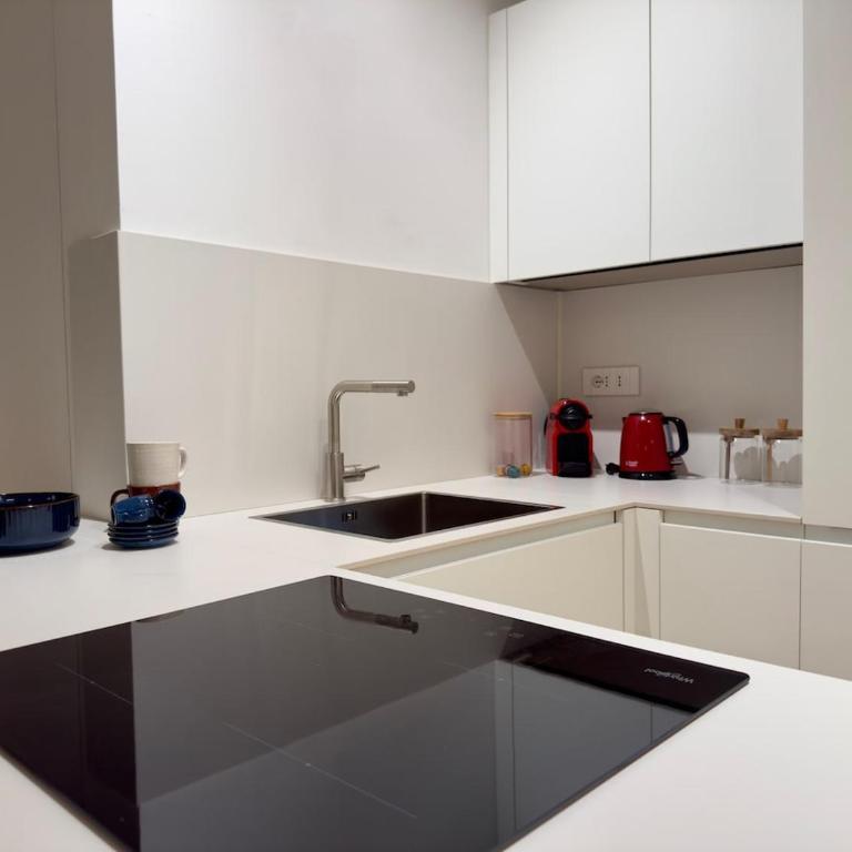 Newly renovated Luxury Suite44 History-filled home on a monumental Stairway with a Jacuzzi, located between the Downtown pedestrian area and the railway station - Two-Bedroom Apartment - 3