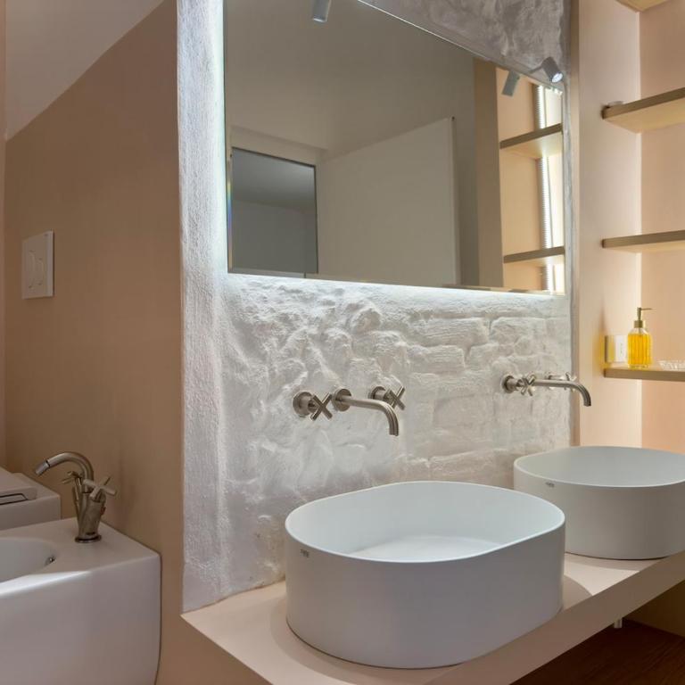 Newly renovated Luxury Suite44 History-filled home on a monumental Stairway with a Jacuzzi, located between the Downtown pedestrian area and the railway station - Two-Bedroom Apartment - 10